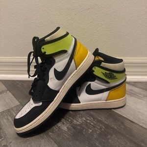 Nike air Jordan 1 high volt gold shoes
